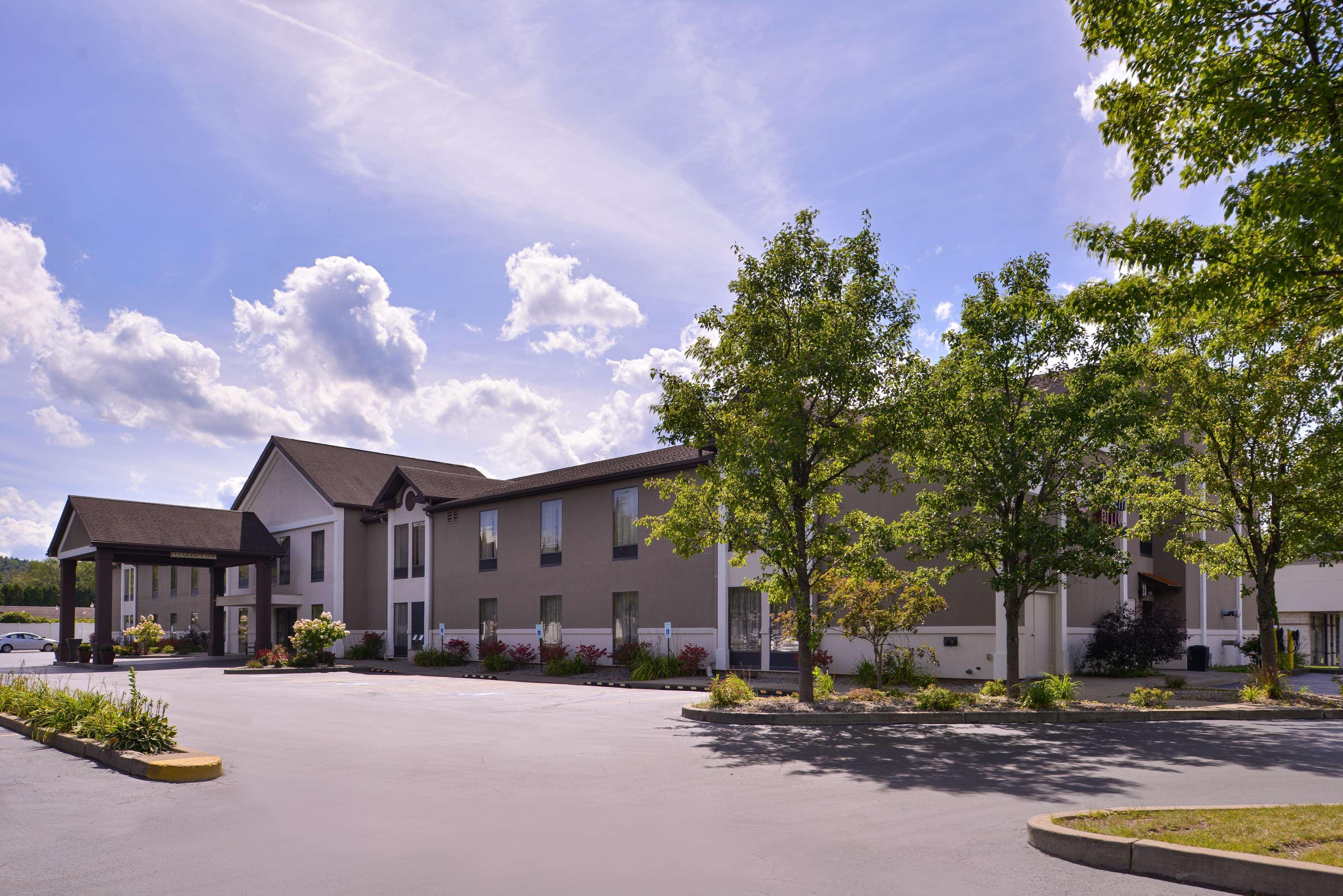 Best Western Plus University Inn Olean Bagian luar foto