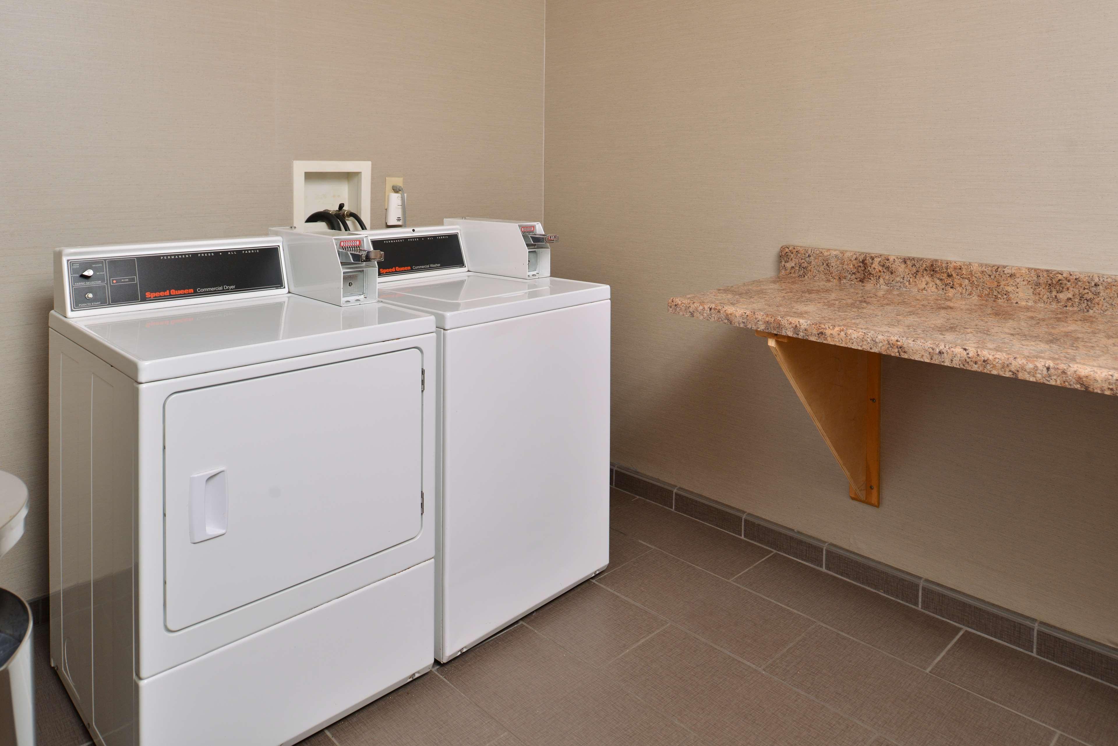 Best Western Plus University Inn Olean Bagian luar foto