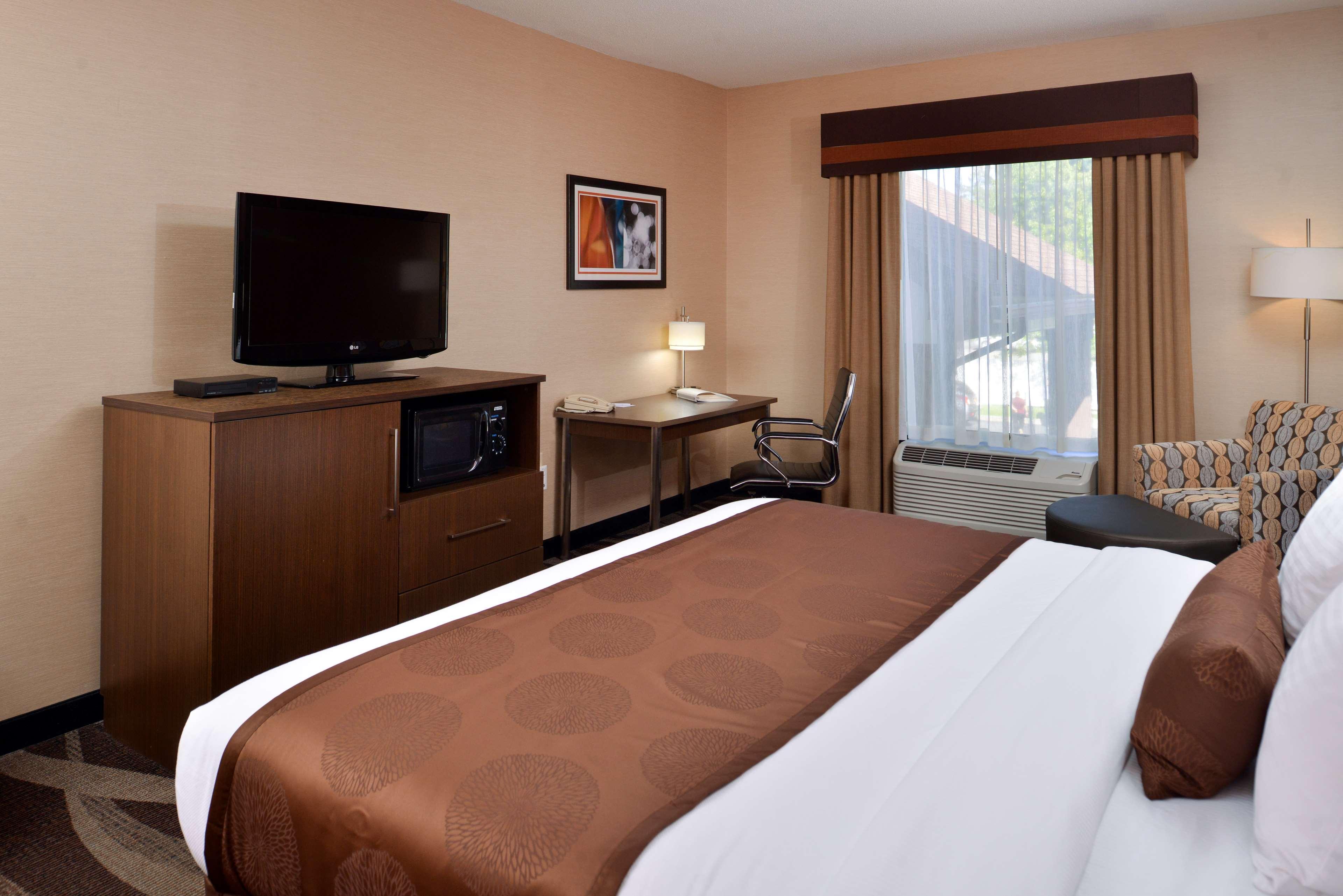 Best Western Plus University Inn Olean Bagian luar foto